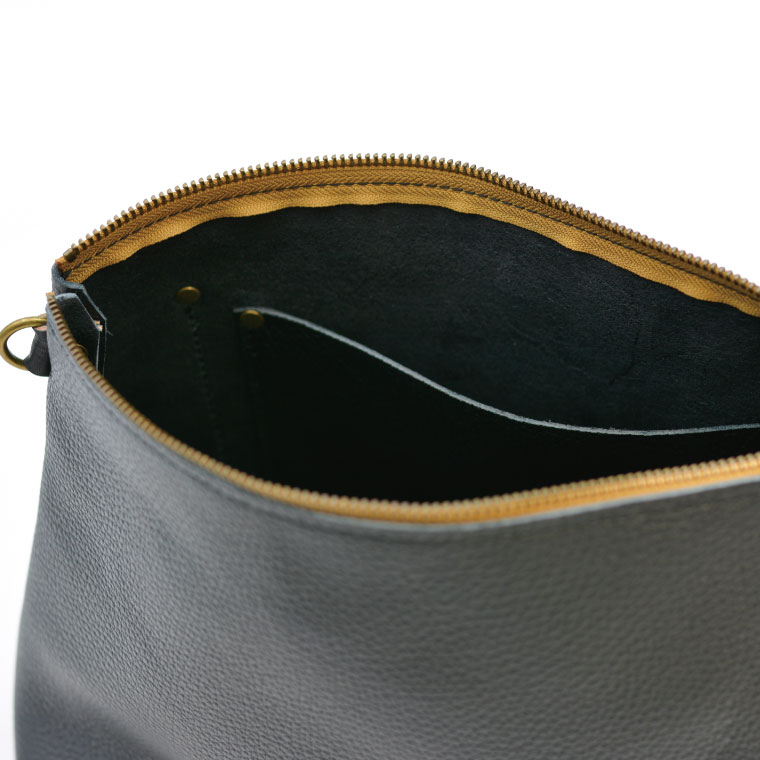 益子の革工房maharoのショルダーポーチ　ワイド（L）ブラック｜栃木県 益子町 ふるさと納税 ショルダーポーチ ワイド 牛革 手作り (AX137)