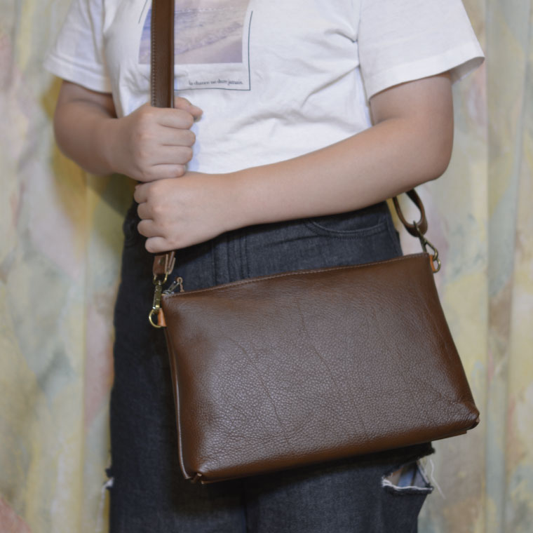 益子の革工房maharoのショルダーポーチ（L）キャメルブラウン｜栃木県 益子町 ふるさと納税 ショルダーポーチ 牛革 手作り (AX107-1)