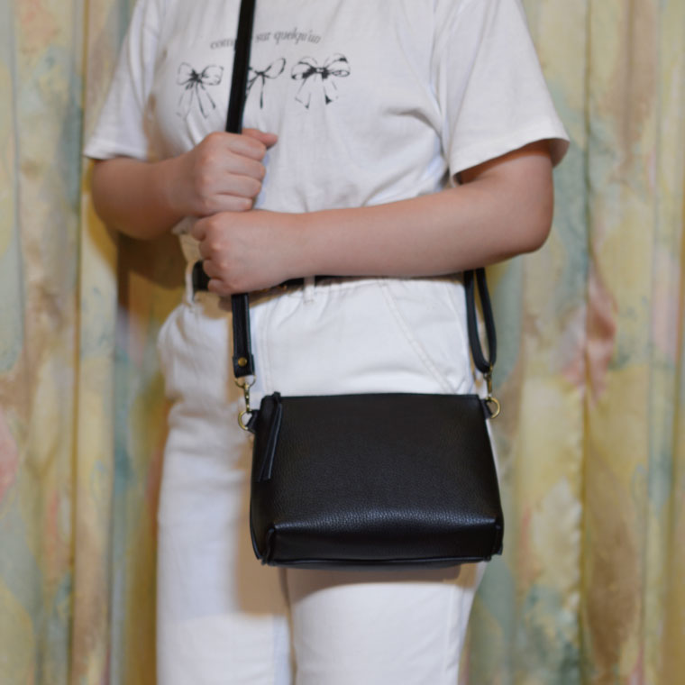 益子の革工房maharoのショルダーポーチ　ワイド（S）ブラック｜栃木県 益子町 ふるさと納税 ショルダーポーチ ワイド 牛革 手作り (AX135)