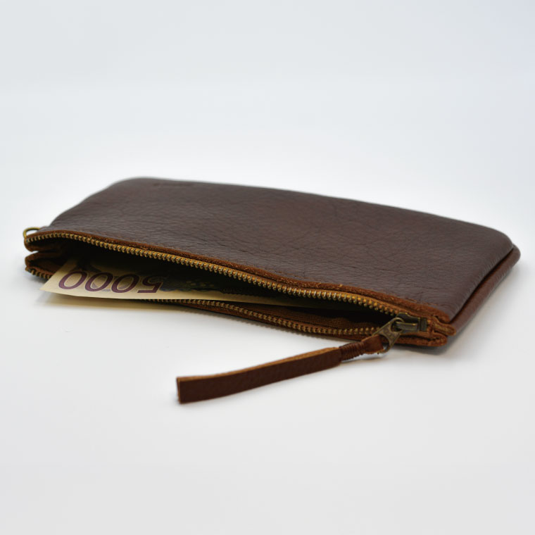益子の革工房maharoのファスナー お札ケース　キャメルブラウン｜栃木県 益子町 ふるさと納税 ファスナーお札ケース 牛革 手作り (AX138-1)