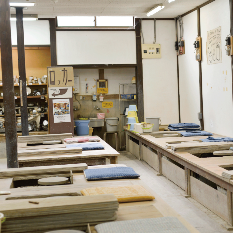 ＼益子焼を体験しよう／【益子焼】陶芸ろくろ体験チケット 1名様分 | 益子焼 益子町 体験 ろくろ 陶芸体験 オリジナル 焼き物 ろくろ体験 体験チケット 30分コース 1人分 1～2個付き 手作り 焼き物 ぬくもり 贈り物 記念品 思い出 ギフト（BH007）