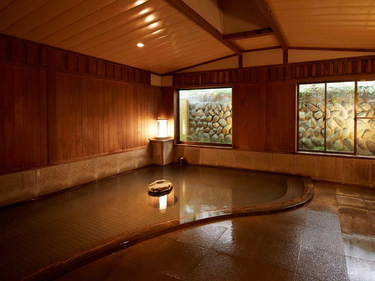 【山水閣×那須平成の森】皇室ゆかりの清森亭へ！紅葉が見頃のプレミアムガイドウォーク10月20日（日）実施ペア宿泊券（風呂付客室）｜宿泊 旅行 体験 温泉 観光 国内旅行 那須 栃木県 那須町〔P-260〕