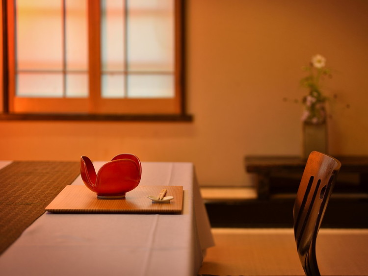 【山水閣×那須平成の森】皇室ゆかりの清森亭へ！紅葉が見頃のプレミアムガイドウォーク11月3日（日）実施ペア宿泊券（風呂付客室）｜宿泊 旅行 体験 温泉 観光 国内旅行 那須 栃木県 那須町〔P-244〕