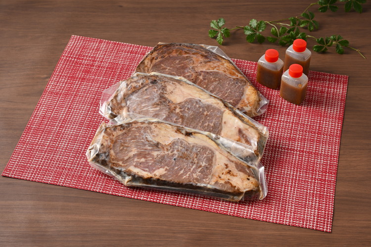 上手に焼ける！！柔らか特大サーロインステーキ 300g×3枚 計900g ｜ 国産 牛肉 肉 お肉 ステーキ 冷凍 栃木県 那須町 〔P-138〕※着日指定不可