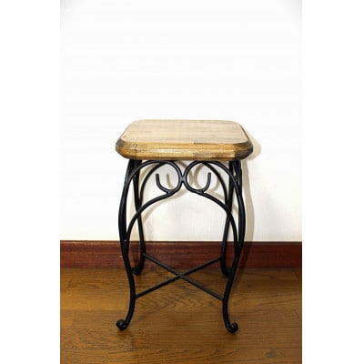 アイアンスツール(椅子)座面は木製【鉄の造形作品】