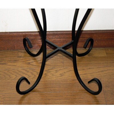 お部屋を素適に演出する!　大理石サイドテーブル【鉄の造形作品】