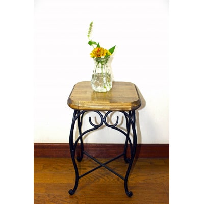 アイアンスツール(椅子)座面は木製【鉄の造形作品】