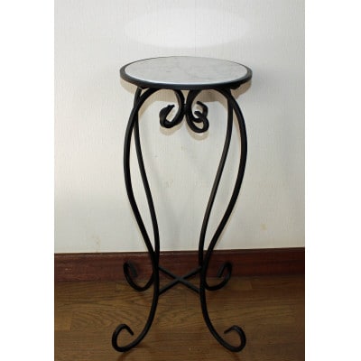 お部屋を素適に演出する!　大理石サイドテーブル【鉄の造形作品】