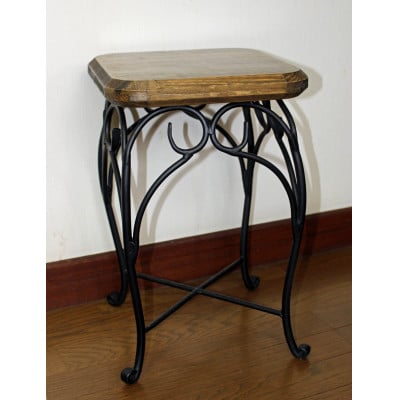 アイアンスツール(椅子)座面は木製【鉄の造形作品】