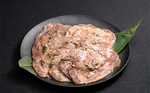 ★牛タン得トクキャンペーン！★ ＼数量限定！味付き鶏もも肉200g付き／ 職人味付け牛タンシリーズ 薄切り 牛タン塩あじ自宅もみセット 300g 焼肉 焼き肉 BBQ キャンプ 味付き 冷凍焼肉 牛たん スライス 冷凍 牛肉 群馬県 富岡市 職人味付け F21E-409