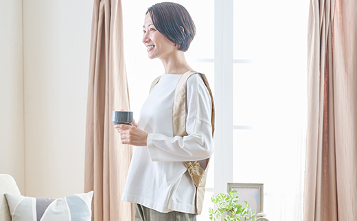 「毎日シルクに包まれて眠りたい」【中わた 富岡産シルク100％】 インナーベスト（フリーサイズ） シャンパンゴールド シルク 絹 贈り物 ギフト 国産 F21E-450