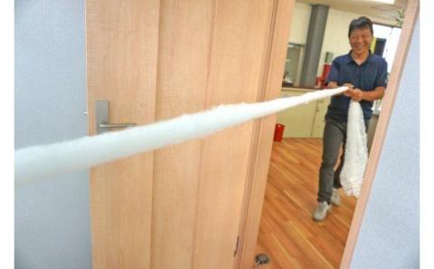 繭（まゆ）がシルク製品となる工程を体験！「シルク引っ張り体験」〈シルクが入った枕のお土産付き〉 F20E-285