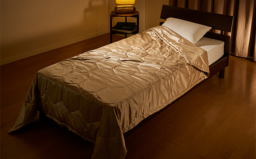 「毎日シルクに包まれて眠りたい」【中わた 富岡産シルク100％】 シルク掛布団（セミダブルサイズ） シャンパンゴールド シルク 絹 贈り物 ギフト 国産 F21E-435