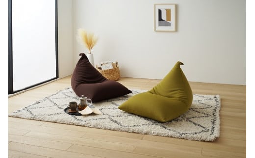 【a034】ビーズクッション　三角（ベージュ）【配送不可地域：沖縄県、離島】