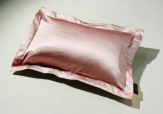 【a088】「毎日シルクに包まれて眠りたい」手洗いOK　天然シルクの枕カバー【65ｘ45cm】シャンパンゴールド・ピンクゴールド