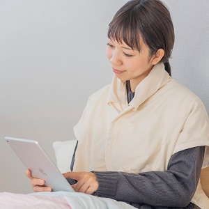 【156】手洗いOK　群馬県産シルクわたの肩当(衿カバー2枚付き)