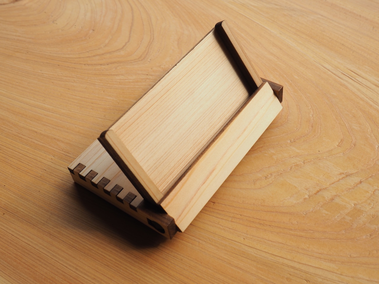 【165】みどり市産ヒノキの名刺ケース