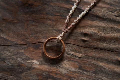 【263】指輪ペンダント【栗】