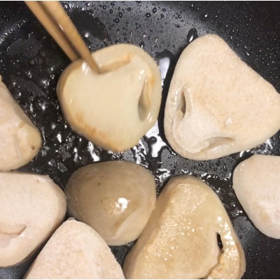 貴重な国産ふくろ茸　袋茸　フクロタケ【冷凍真空パック】丸いもの2パックと開いたもの2パック【配送不可地域：離島】