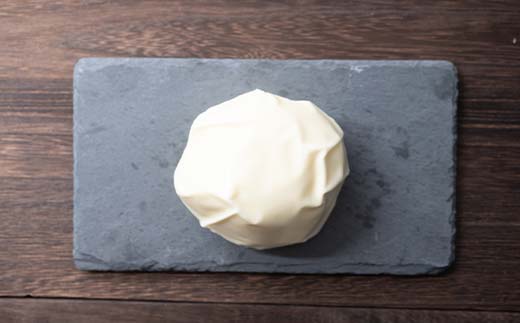 【神津牧場】ジャージー牛の濃厚ミルクで作った発酵バター1缶（225g） とモッツァレラ （100g） F21K-491