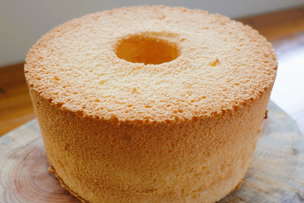 お菓子 【ぷるふわ】 シフォンケーキ ホール 【プレーン】 1台分切り分けていないホールでお届け （カットなし）