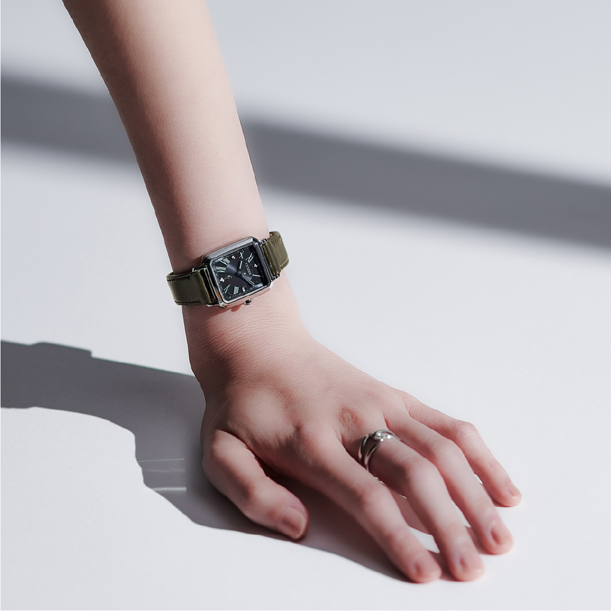 CITIZEN シチズン xC ES9500-69E