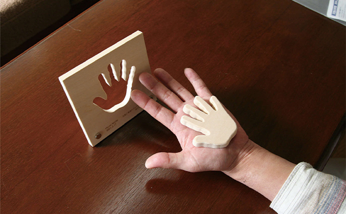 子どもの成長の記録を残せる! 木製手型フレームセット「天使の手型」[52210562]