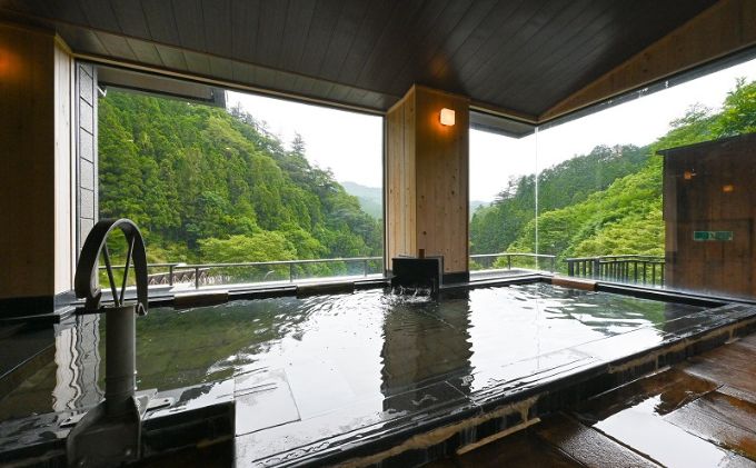 【名栗温泉 大松閣】温泉内湯付き特別室1泊2食付ペア宿泊券[52210921]
