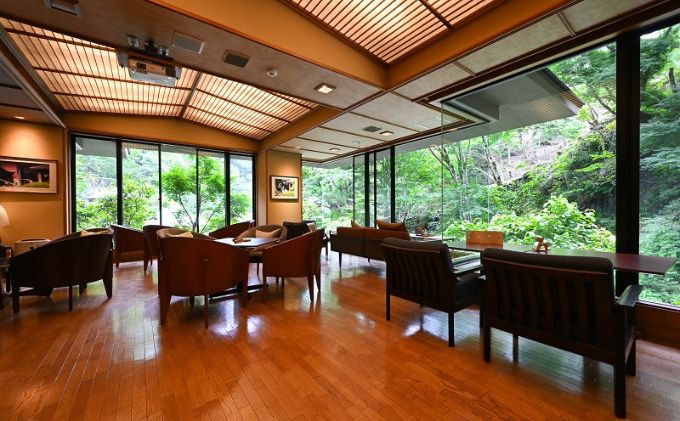 【名栗温泉 大松閣】温泉内湯付き特別室1泊2食付ペア宿泊券[52210921]