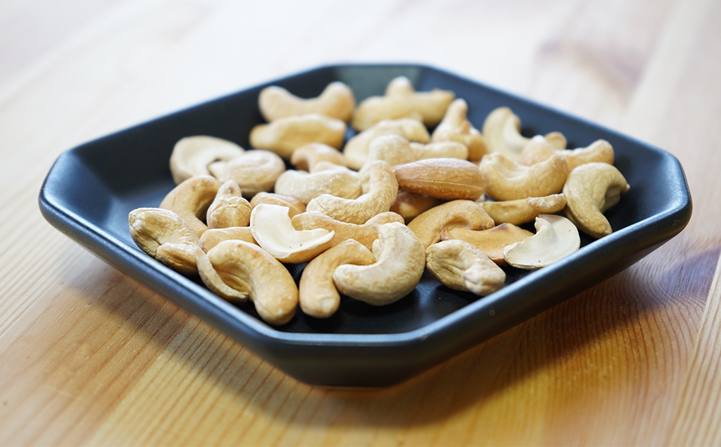 ネイブルホリコシ カシューナッツ 16袋 約68g/袋 計約1088g