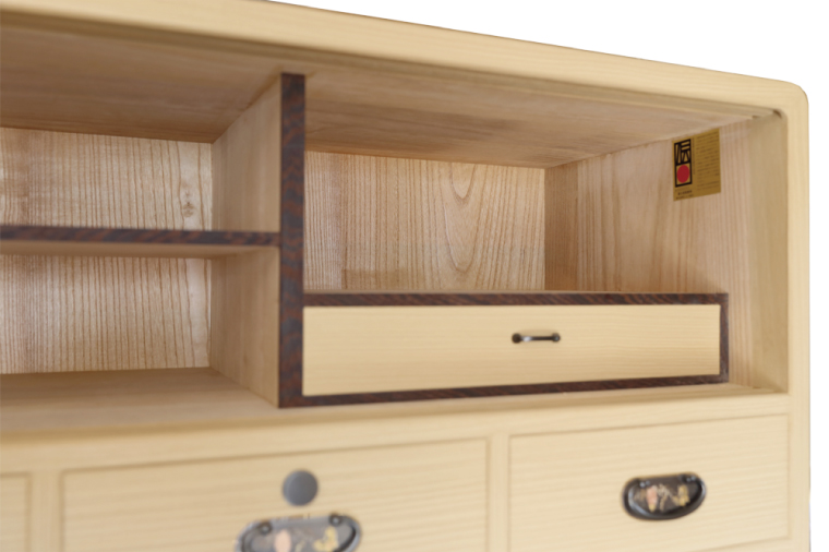 春日部総桐胴厚整理箪笥（七段引き出し－3ツ割小引出し）【埼玉県　春日部市　伝統工芸　収納　家具　桐たんす　タンス】（AQ014）