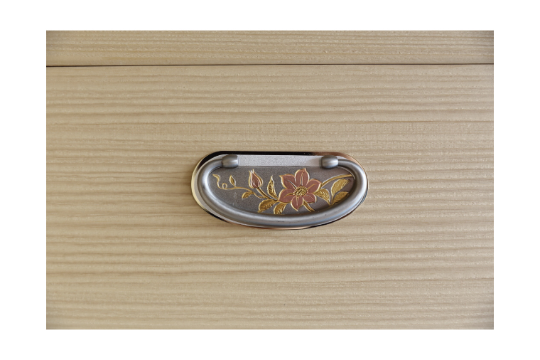 春日部総桐胴厚整理箪笥（七段引き出し）【埼玉県　春日部市　伝統工芸　収納　家具　桐たんす　タンス】（AQ015）