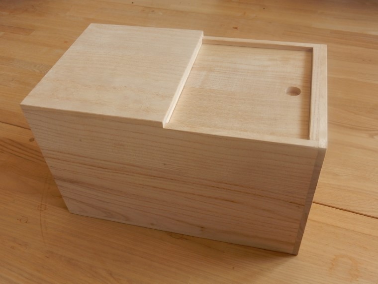 AQ007-2 国産桐米櫃5キロ入れ