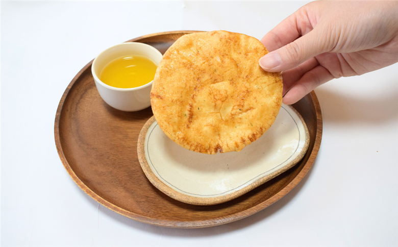 炭火本手焼き 石川せんべい 5枚詰め合わせと網焼き小丸2種 | 埼玉県 上尾市 煎餅 せんべい 炭火 和菓子 お菓子 お茶に合う お茶請け 手焼きせんべい 昔ながら 手焼き しょうゆ味 醤油せんべい 箱入り 手土産 美味しい おいしい おやつ お菓子 米 ギフト 贈答 お土産 老舗 プレゼント 配る お茶菓子 おやつ