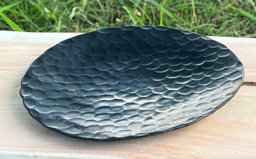 鉄製フライパン丸型 1枚 ｜埼玉県 草加市 アウトドア フライパン アイアン 鉄 アウトドアグッズ キャンプ 丸形 鉄製 鉄製フライパン 本格的 キャンプ グランピング 料理 お肉 焼き加減 焼き 職人 デザイン かっこいい おしゃれ 袋付き