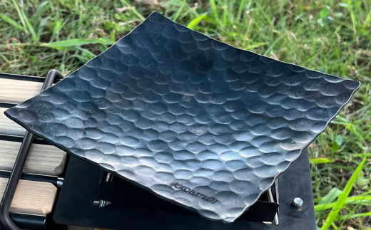 鉄製フライパン四角 1枚 ｜埼玉県 草加市 アウトドア フライパン アイアン 鉄 アウトドアグッズ キャンプ 四角形 鉄製 鉄製フライパン 本格的 キャンプ グランピング 料理 お肉 焼き加減 焼き 職人 デザイン かっこいい おしゃれ 袋付き 四角