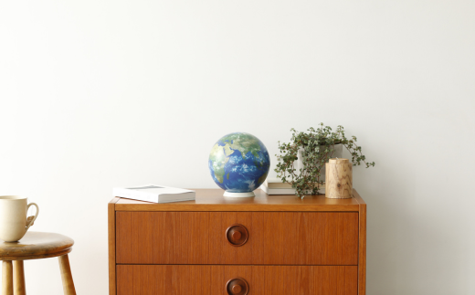 ほぼ日のアースボール（スマホをかざせばとびだす地球儀 直径15cm）