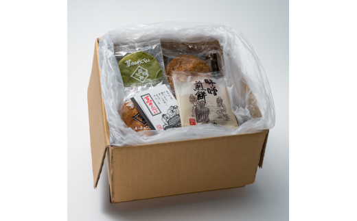 17種類34枚！ 草加せんべい食べ比べ | 埼玉県 草加市 堅焼きこしひかり あきたこまち 胡麻 味噌 あおさ 唐辛子 白砂糖 薄塩 海苔巻き 昆布巻き 海老 にんにく 小魚 白胡麻 ざらめ 抹茶 山椒 せんべい 食べ比べ セット おつまみ お酒