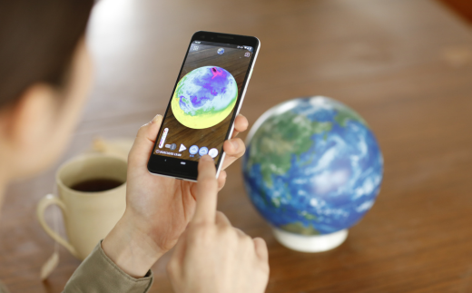 ほぼ日のアースボール（スマホをかざせばとびだす地球儀 直径15cm）