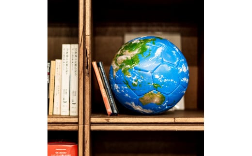 ほぼ日のアースボールPLAY （サッカーボール5号球・直径：約22cm ）