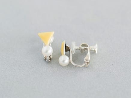 Kenichi Kondo　パール付き七宝イヤリング・三角