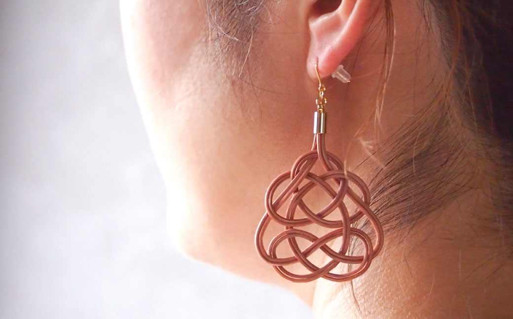 ピアス 桜 (あわじ結び) 草木染め ラタン 桜色 ピアス