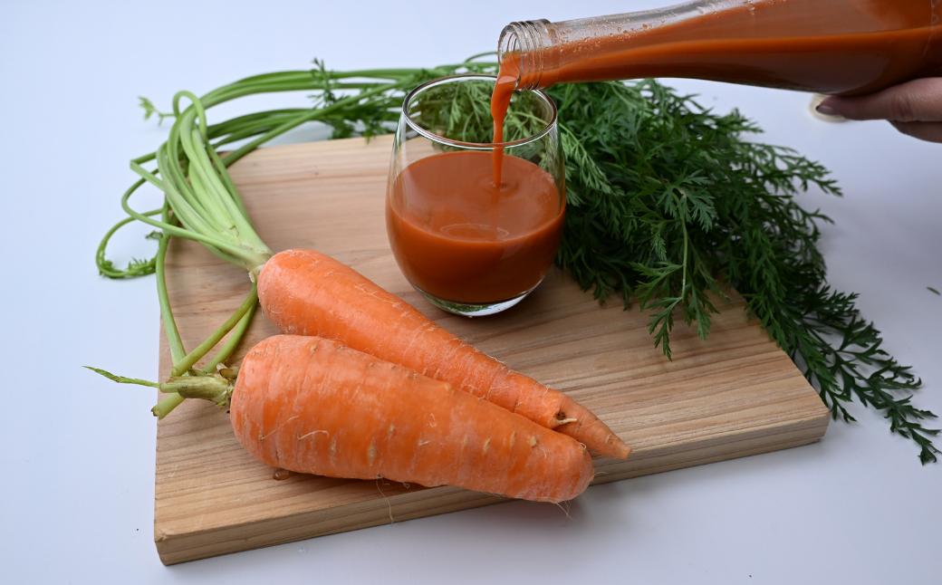 トマトジュース にんじんジュース セット 500ml ×2本 | とまと ニンジン 人参 野菜ジュース 無添加 100%トマトジュース ニンジンジュース 濃厚 プレミアム 濃い 糖度 ジュース リコピン ドリンク 飲み物 500ミリリットル 1リットル 野菜 飲み物 健康 ご褒美 贅沢 優しい やさしい 飲料 内田農園 ベジファーム北本 埼玉県 北本市 味比べセット