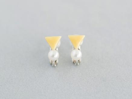 Kenichi Kondo　パール付き七宝イヤリング・三角