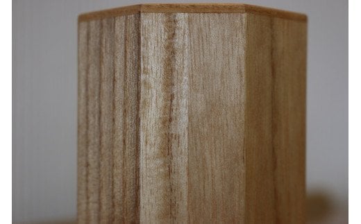 熟練桐たんす職人が手作りした桐の八角ペン立て　【11246-0137】