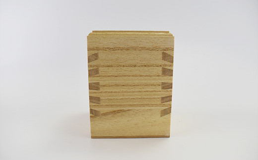 熟練桐たんす職人が手作りした桐の菊組ペン立て（クリア）　【11246-0195】