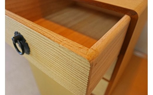 熟練桐たんす職人が手作りした三段小引出（柾目・特上品）（うずくり砥粉仕上げ）　【11246-0121】