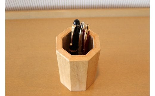 熟練桐たんす職人が手作りした桐の八角ペン立て　【11246-0137】