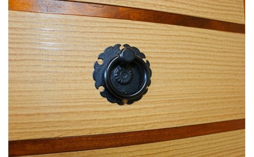 熟練桐たんす職人が手作りした三段小引出（柾目・特上品）（うずくり砥粉仕上げ）　【11246-0121】