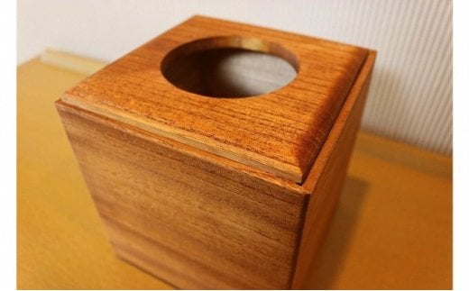 熟練桐たんす職人が手作りした桐のくず箱　【11246-0116】
